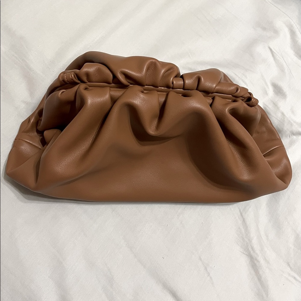 Dumpling bag with strap